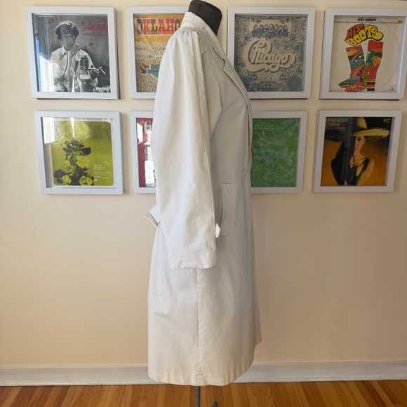 Fall Must Have Vintage 80s ivory trench coat - Picture 2 of 12